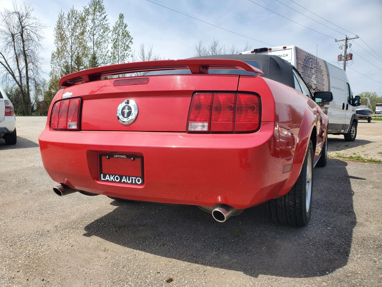 2006 Ford Mustang Convertible Photo3