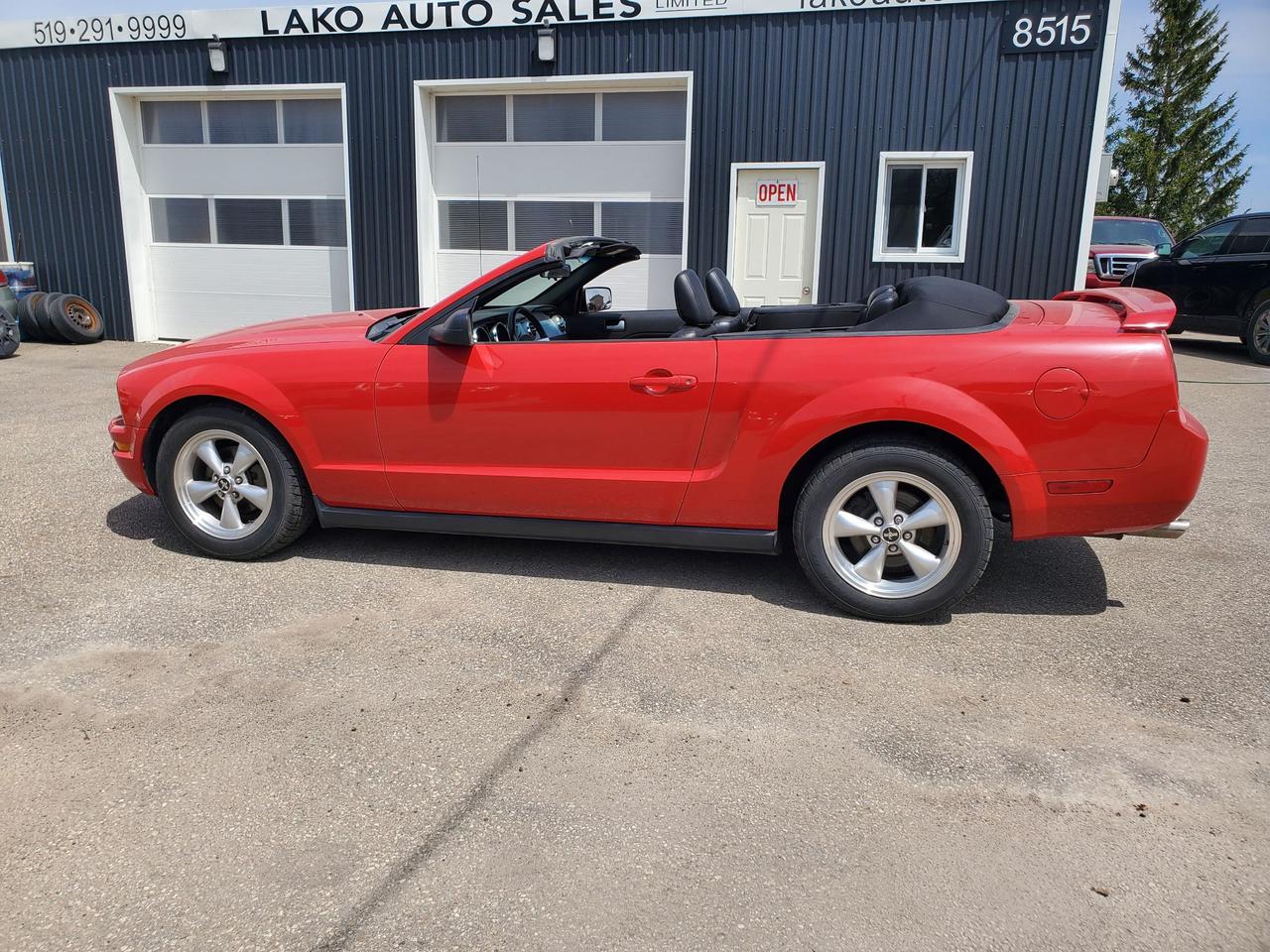 2006 Ford Mustang Convertible Photo