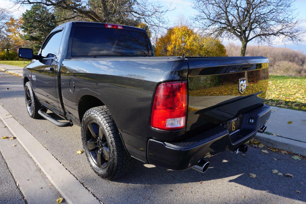 2015 RAM 1500 EXPRESS / BLACK BEAUTY / V8 HEMI / NO ACCIDENTS Photo2