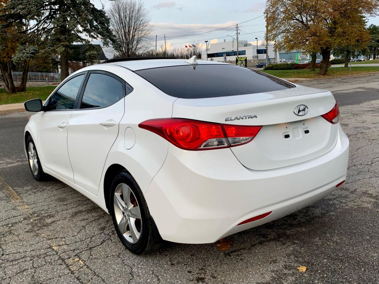 2012 Hyundai Elantra GLS - Photo #11