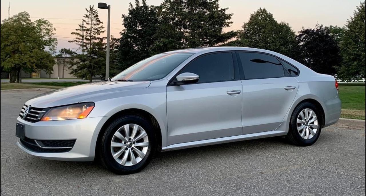 2012 Volkswagen Passat 2.5L Trendline Photo2