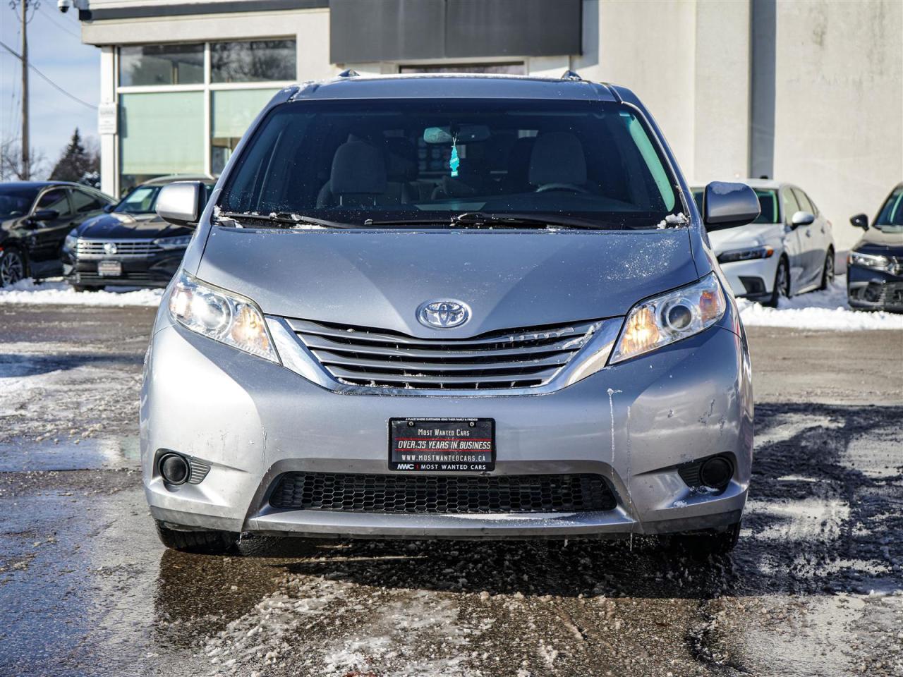2017 Toyota Sienna LE | NO ACCIDENTS | 8 PASS | UPGRADED RADIO Photo2