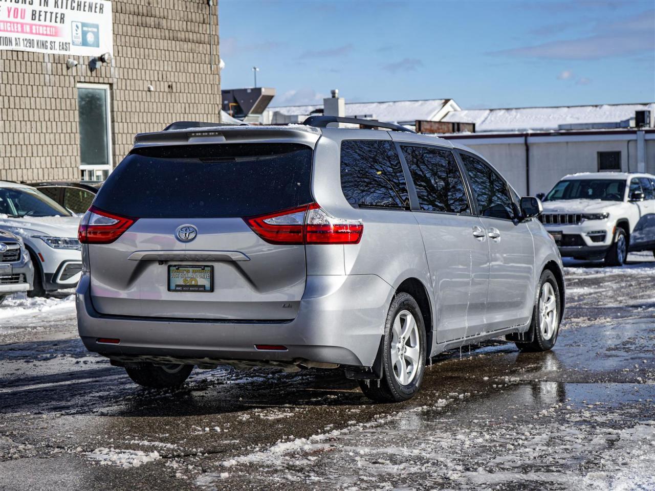 2017 Toyota Sienna LE | NO ACCIDENTS | 8 PASS | UPGRADED RADIO Photo