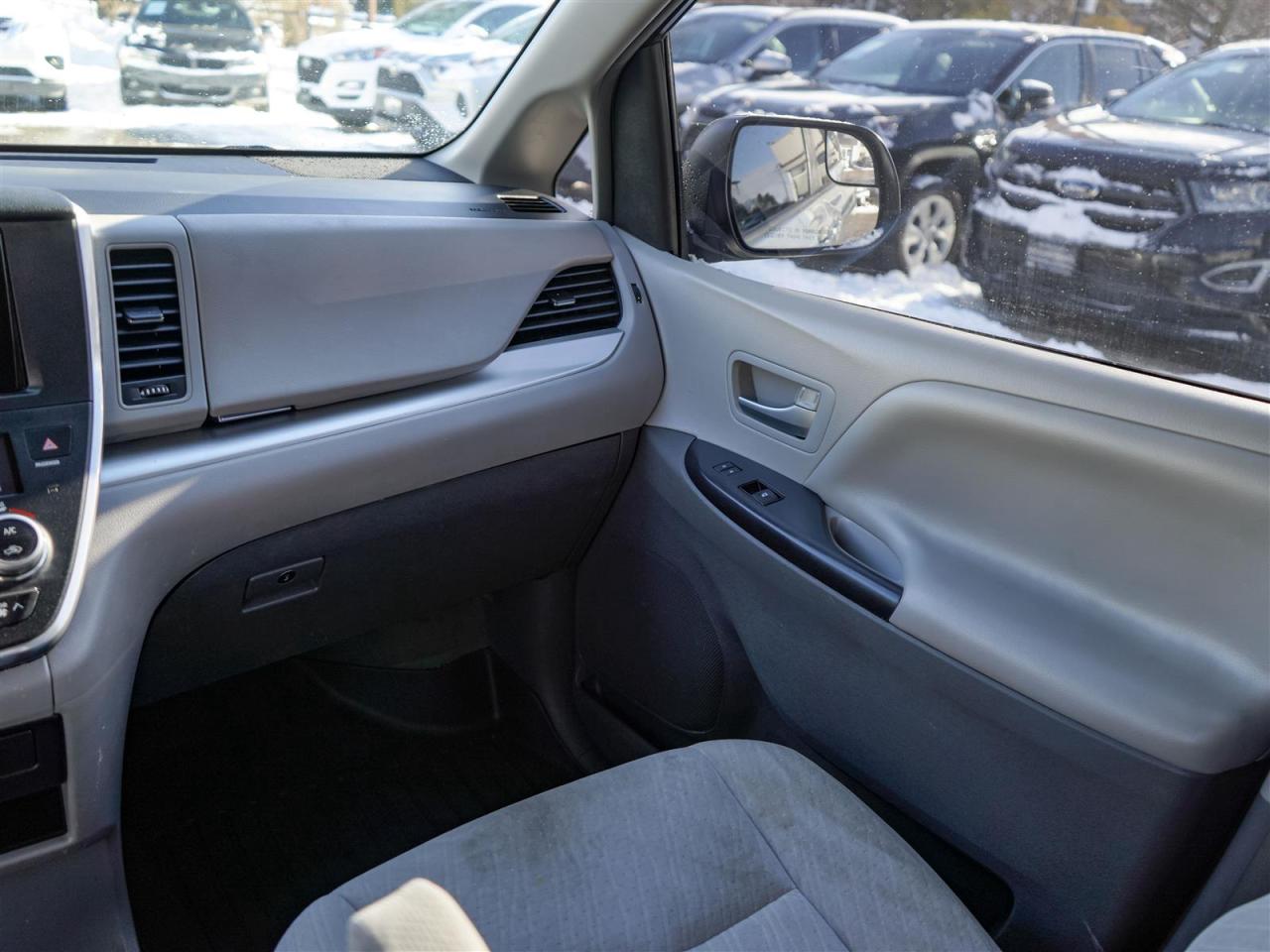 2017 Toyota Sienna LE | NO ACCIDENTS | 8 PASS | UPGRADED RADIO Photo