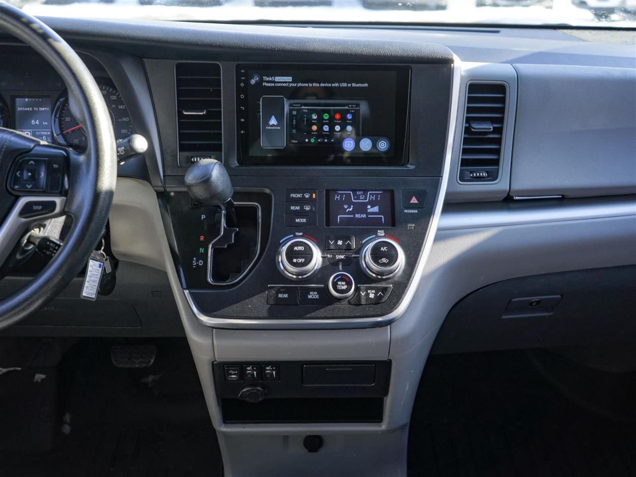 2017 Toyota Sienna LE | NO ACCIDENTS | 8 PASS | UPGRADED RADIO Photo