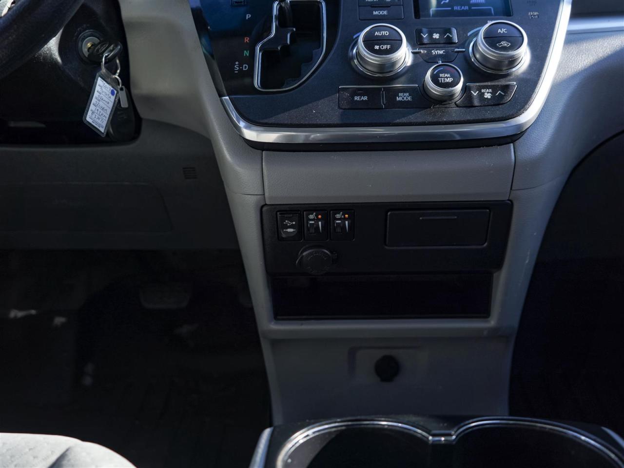 2017 Toyota Sienna LE | NO ACCIDENTS | 8 PASS | UPGRADED RADIO Photo