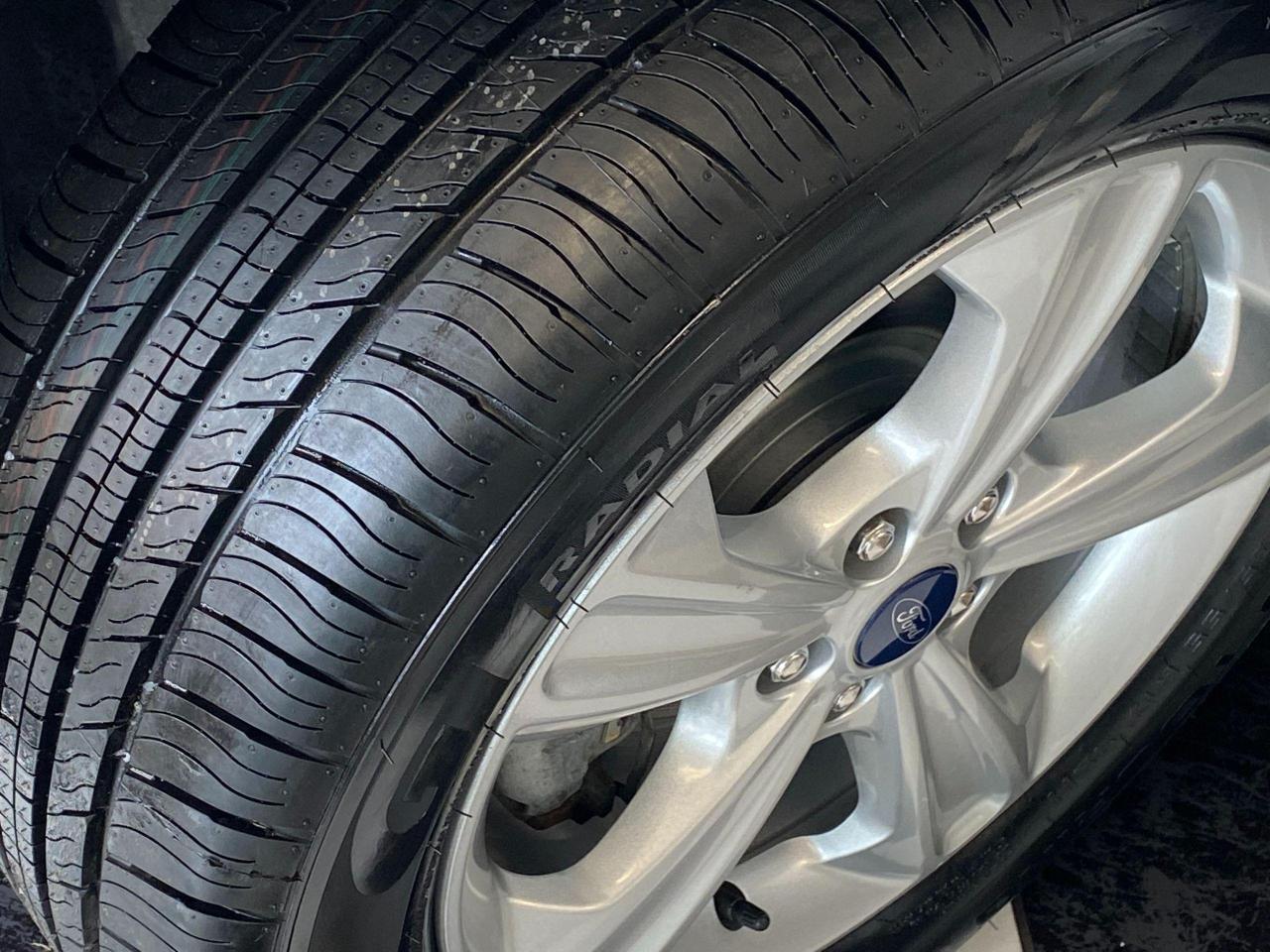 2013 Ford Escape SE+Leather+Roof+GPS+Heated Seats+New Tires+Brakes - Photo #11