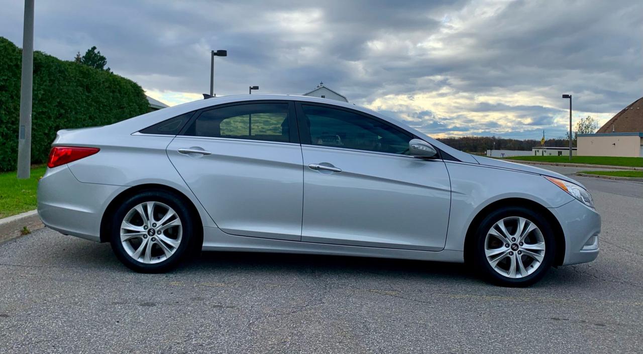 2012 Hyundai Sonata LIMITED - Photo #2