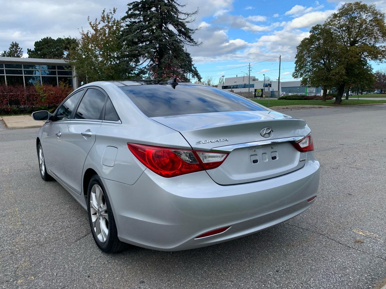 2012 Hyundai Sonata LIMITED - Photo #9