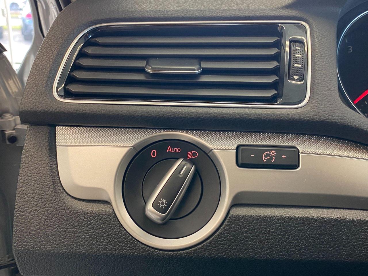 2017 Volkswagen Passat Trendline+ApplePlay+Camera+A/C+CLEAN CARFAX - Photo #54