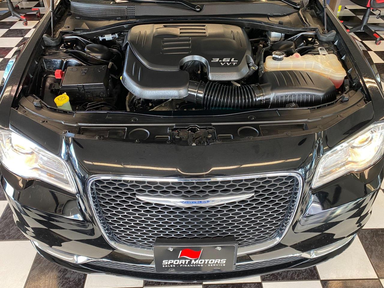 2016 Chrysler 300 Touring AWD+Roof+Leather+Camera+CLEAN CARFAX Photo73