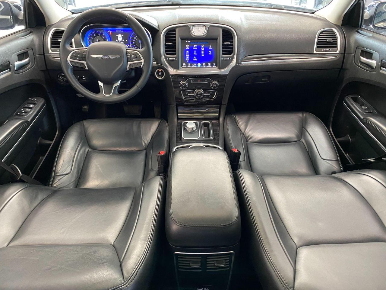 2016 Chrysler 300 Touring AWD+Roof+Leather+Camera+CLEAN CARFAX - Photo #8