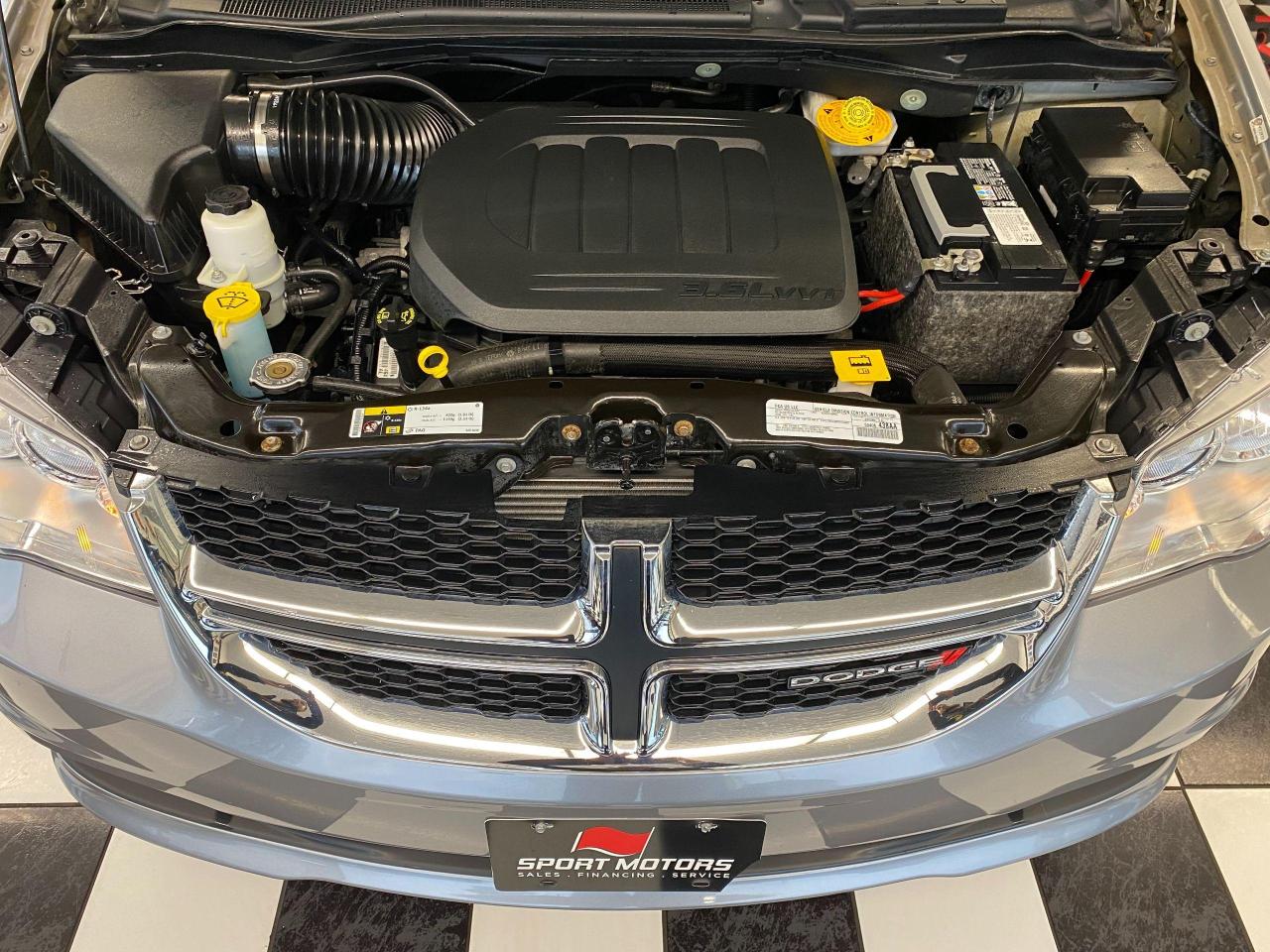 2019 Dodge Grand Caravan SXT Premium Plus StowNGO+DVD+Camera+CLEAN CARFAX Photo75