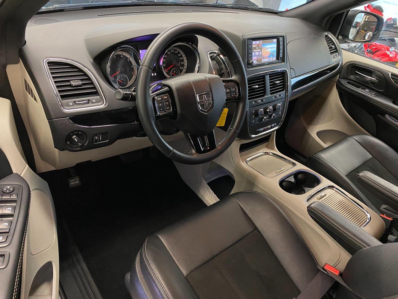 2019 Dodge Grand Caravan SXT Premium Plus StowNGO+DVD+Camera+CLEAN CARFAX Photo86