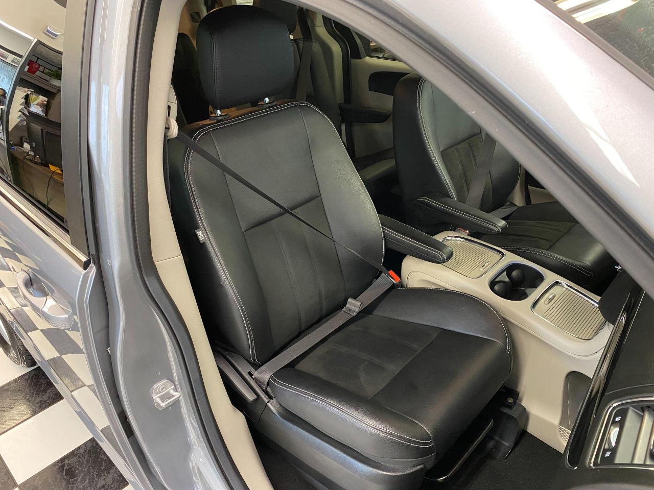 2019 Dodge Grand Caravan SXT Premium Plus StowNGO+DVD+Camera+CLEAN CARFAX Photo92