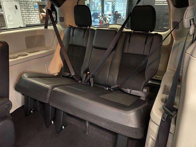 2019 Dodge Grand Caravan SXT Premium Plus StowNGO+DVD+Camera+CLEAN CARFAX Photo26