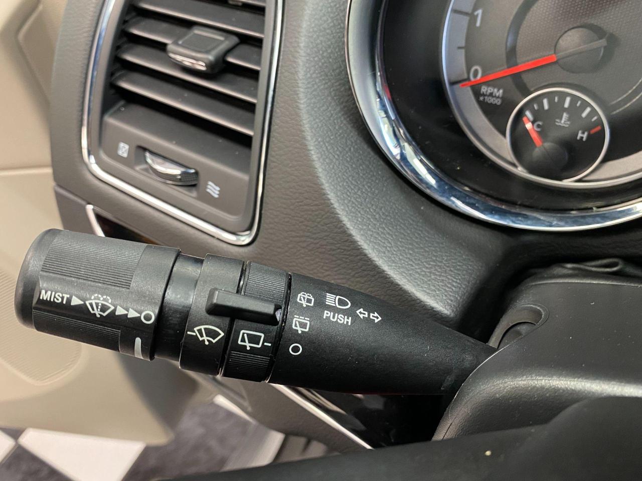 2019 Dodge Grand Caravan SXT Premium Plus StowNGO+DVD+Camera+CLEAN CARFAX Photo121
