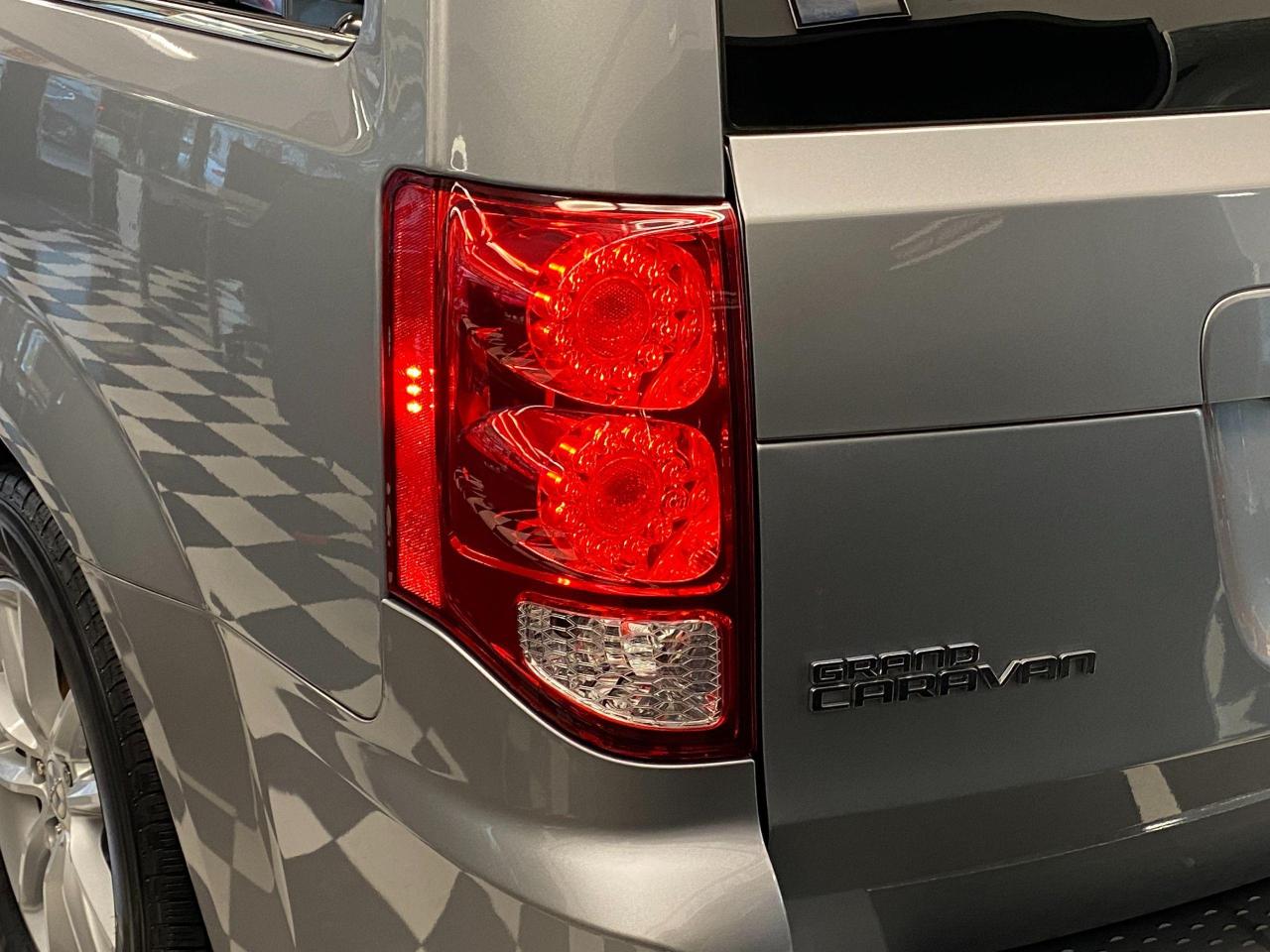 2019 Dodge Grand Caravan SXT Premium Plus StowNGO+DVD+Camera+CLEAN CARFAX Photo133