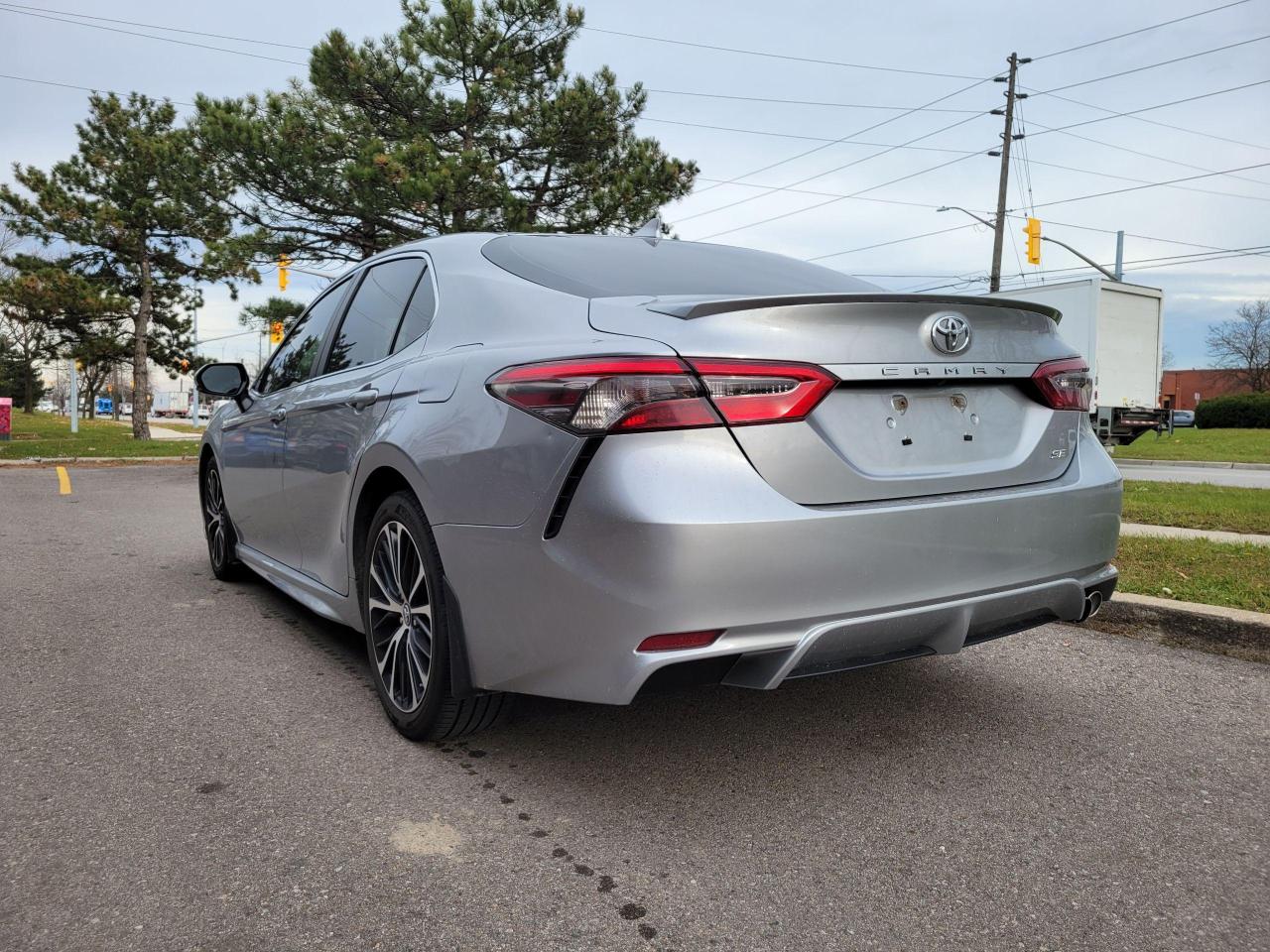 2019 Toyota Camry LE Photo3
