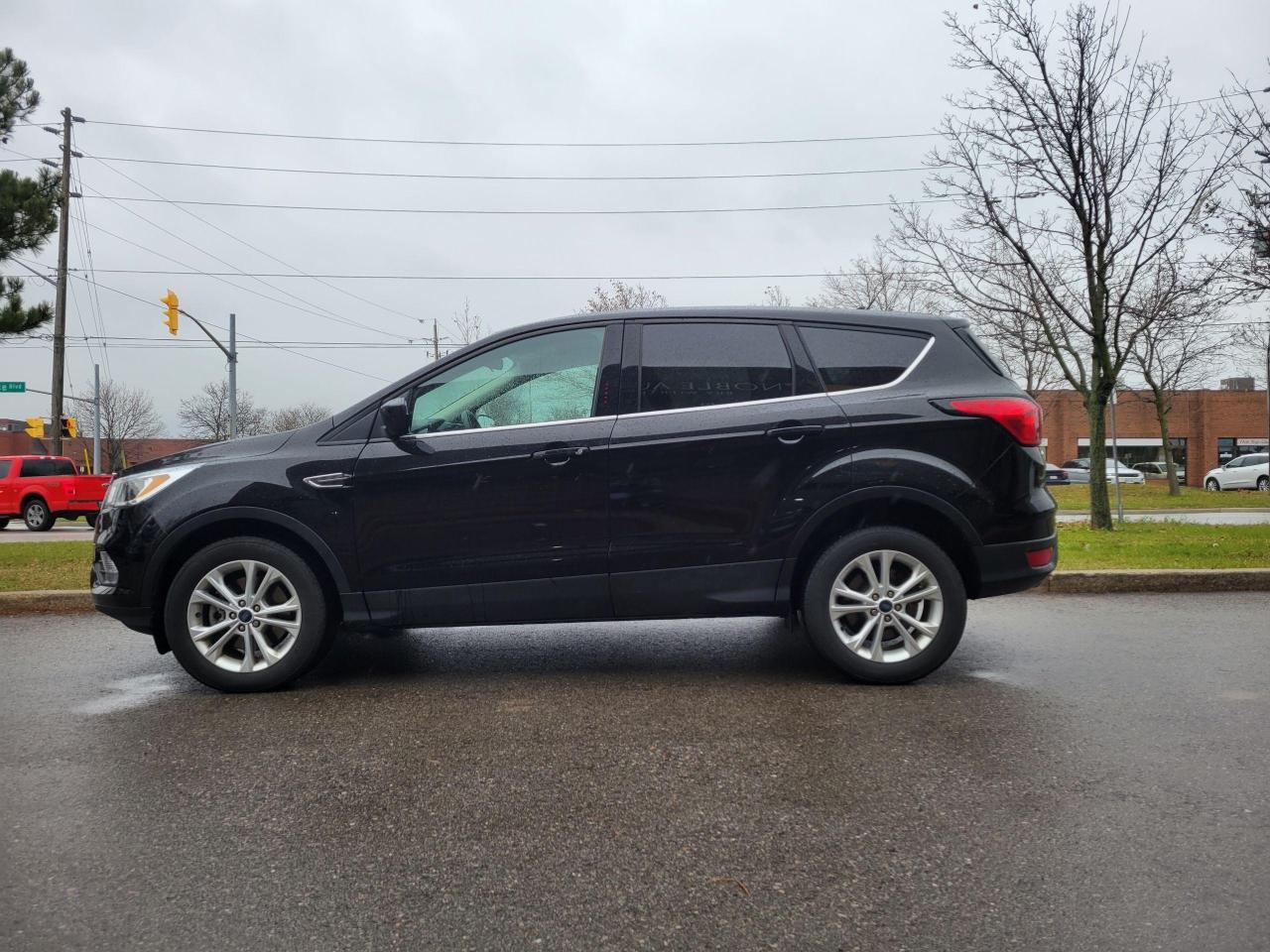 2019 Ford Escape SE Photo2