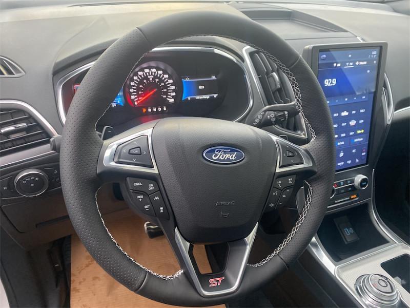 2021 Ford Edge ST Photo5