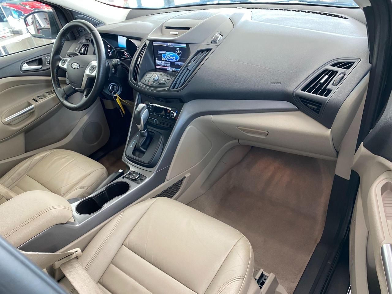 2015 Ford Escape SE+My FordTouch+Leather+Camera+Sensors+CLEANCARFAX Photo21