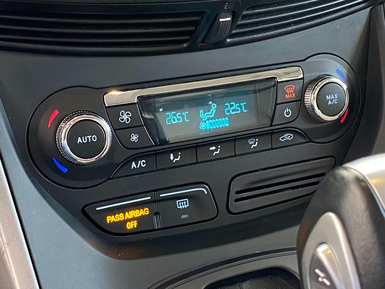 2015 Ford Escape SE+My FordTouch+Leather+Camera+Sensors+CLEANCARFAX - Photo #36
