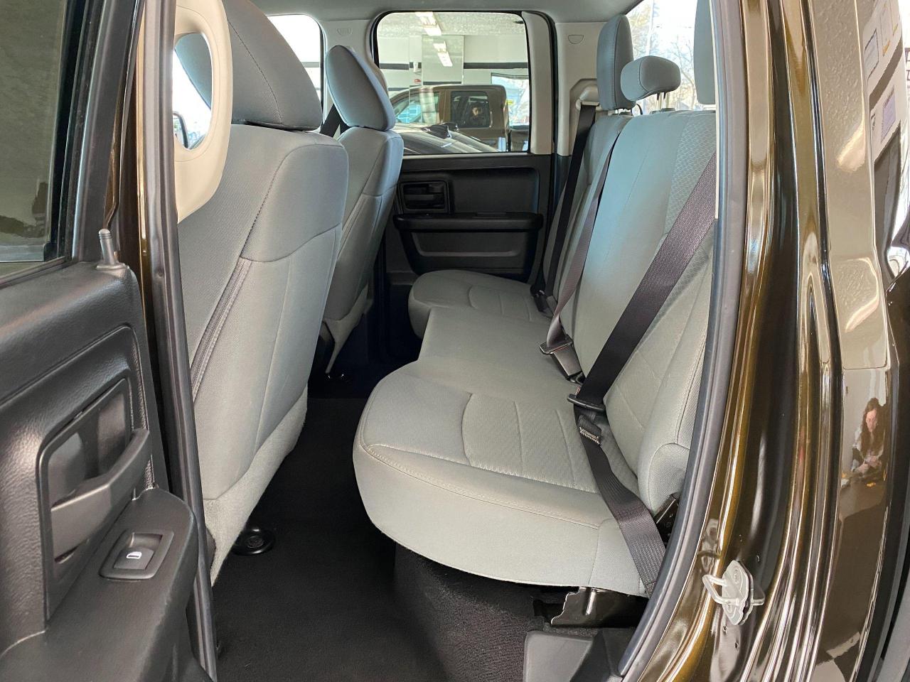 2014 RAM 1500 ST 5.7L V8 HEMI+Cruise+A/C+6 Passenger - Photo #21