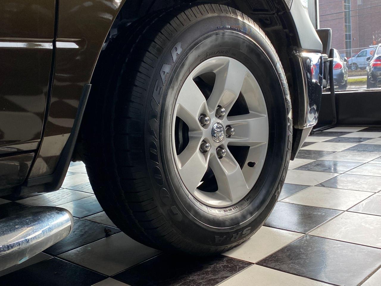 2014 RAM 1500 ST 5.7L V8 HEMI+Cruise+A/C+6 Passenger Photo103