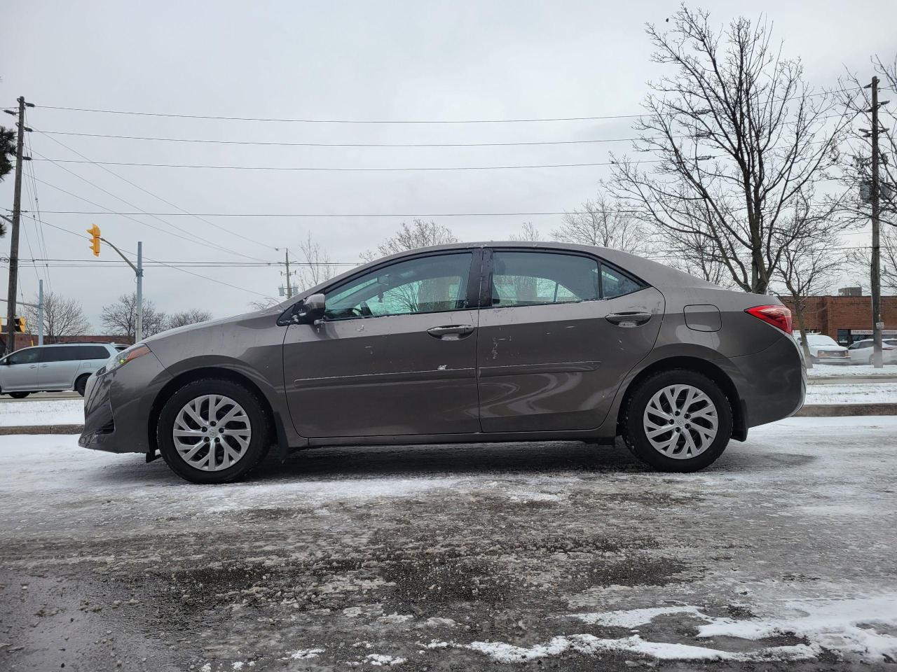 2018 Toyota Corolla CE Photo2