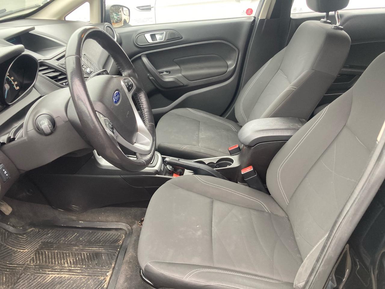 2016 Ford Fiesta SE Photo4