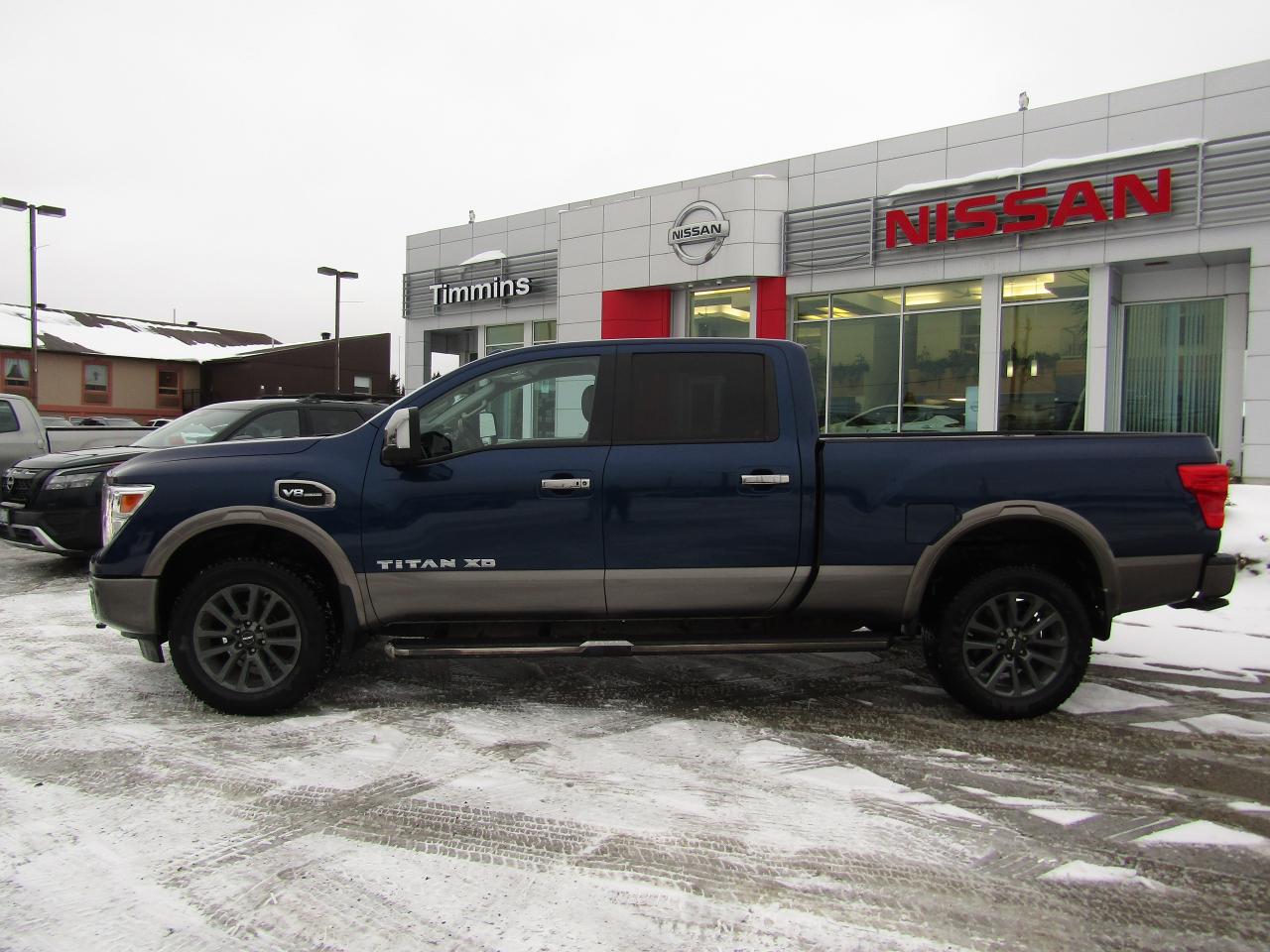 2018 Nissan Titan Platinum Photo3