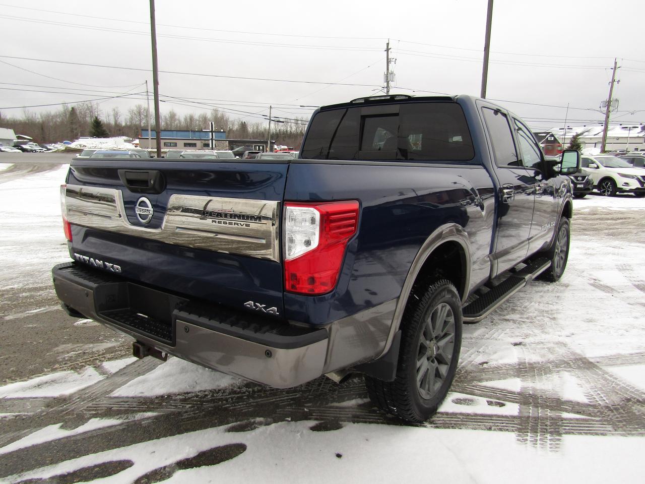 2018 Nissan Titan Platinum Photo