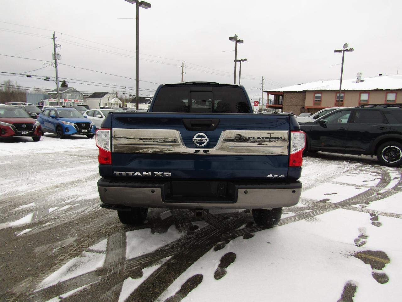 2018 Nissan Titan Platinum Photo