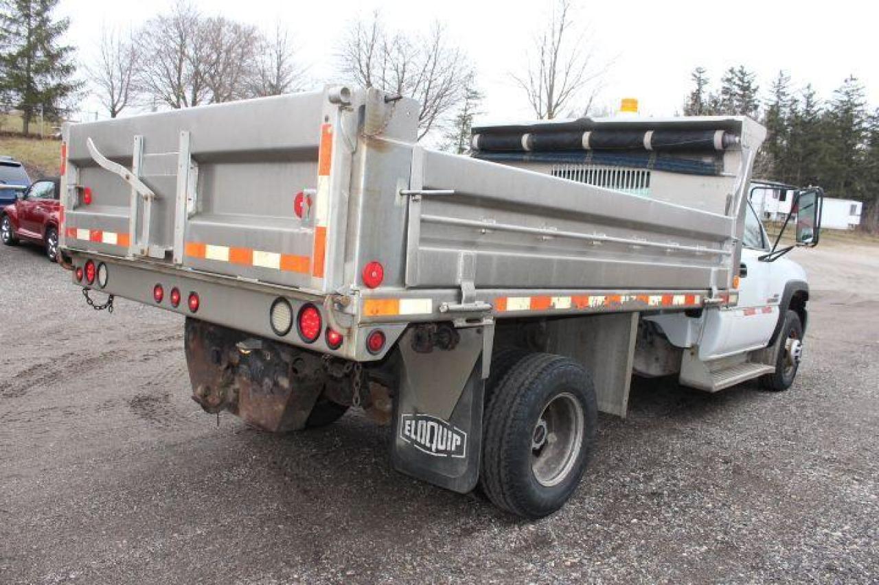 2006 GMC Sierra 3500 SL Photo2