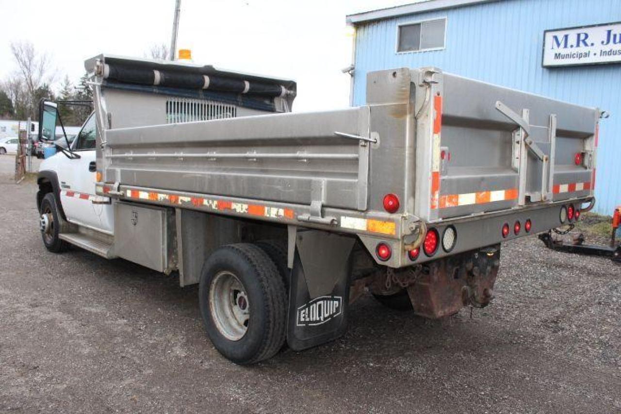2006 GMC Sierra 3500 SL Photo3