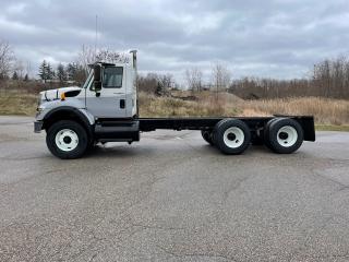 2009 International 7500 CAB AND CHASSIS- ONLY 33000KM - Photo #2