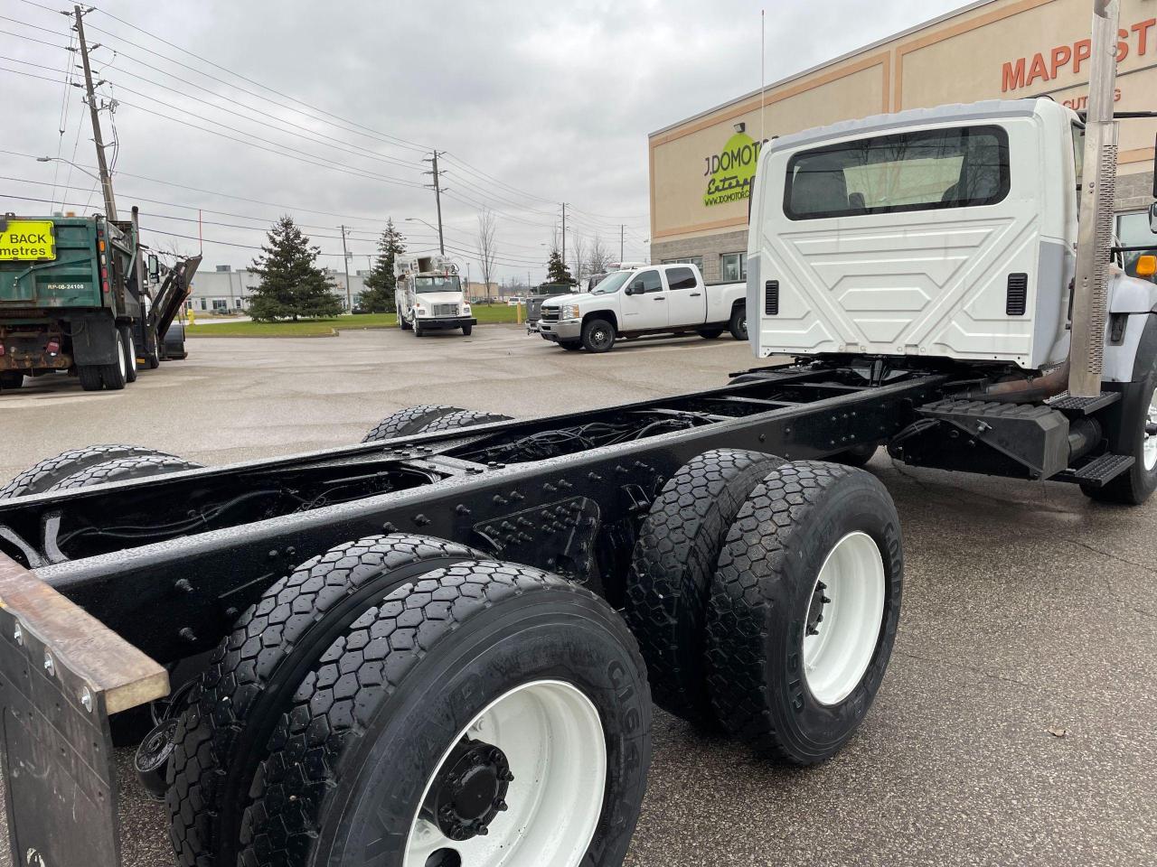 2009 International 7500 CAB AND CHASSIS- ONLY 33000KM - Photo #7