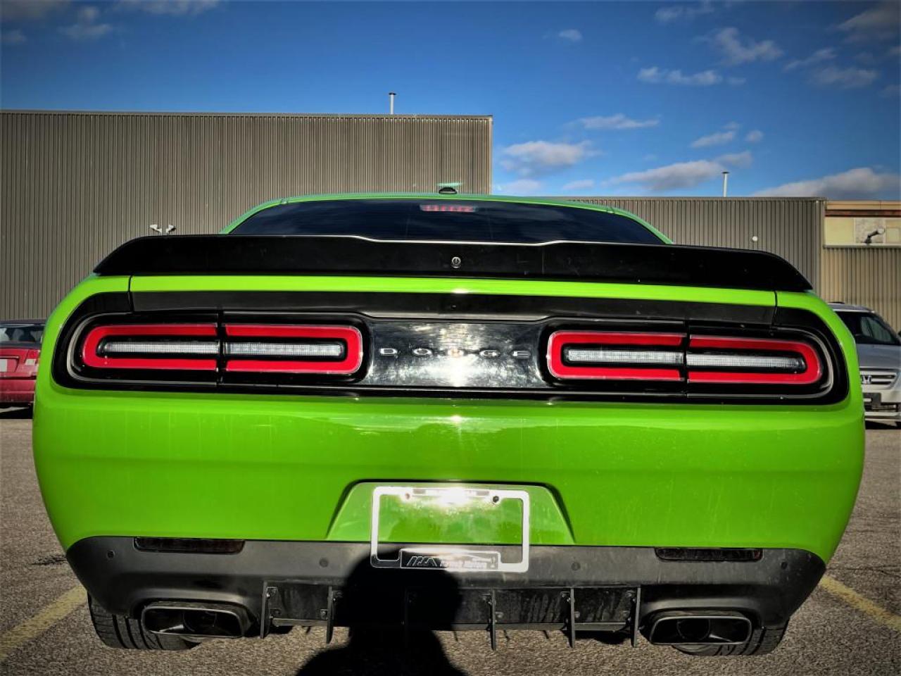 2017 Dodge Challenger R/T|LEATHER INTERIOR|REAR VIEW|SPORTS|HEATED SEATS|ALLOYS| Photo4