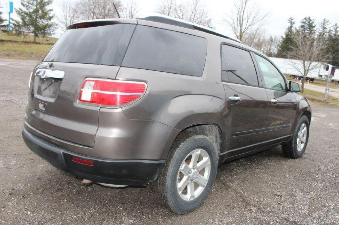 2008 Saturn Outlook XE Photo2