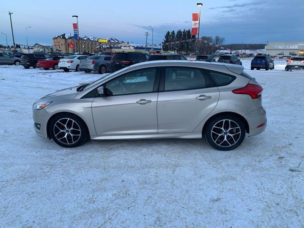 2017 Ford Focus SE Photo2