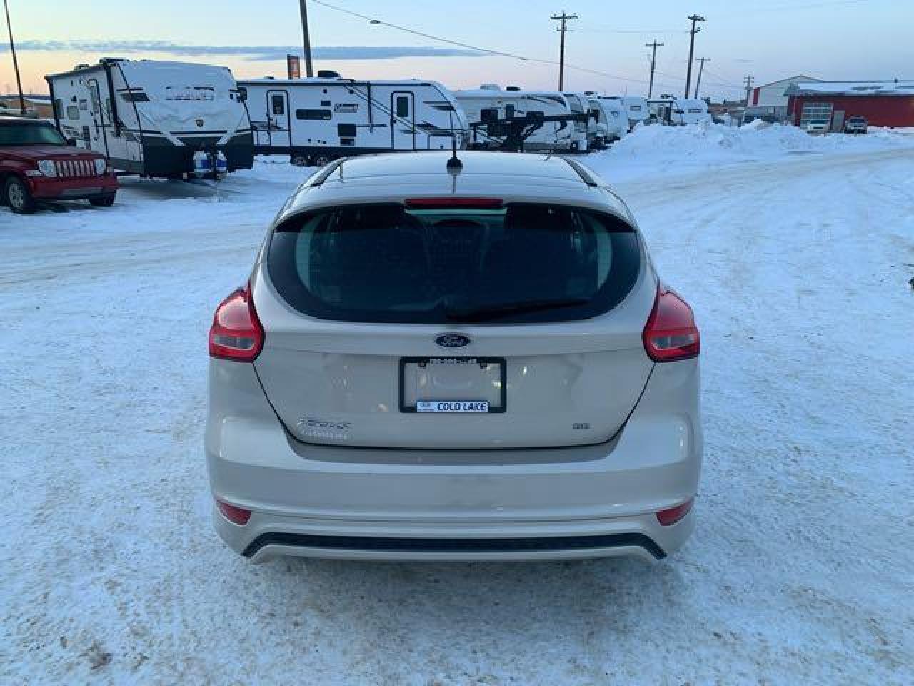 2017 Ford Focus SE Photo3