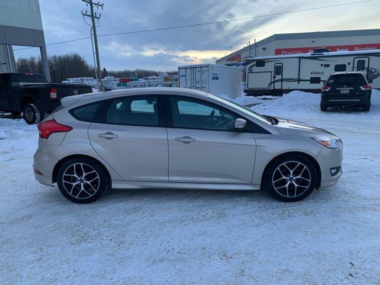 2017 Ford Focus SE Photo4