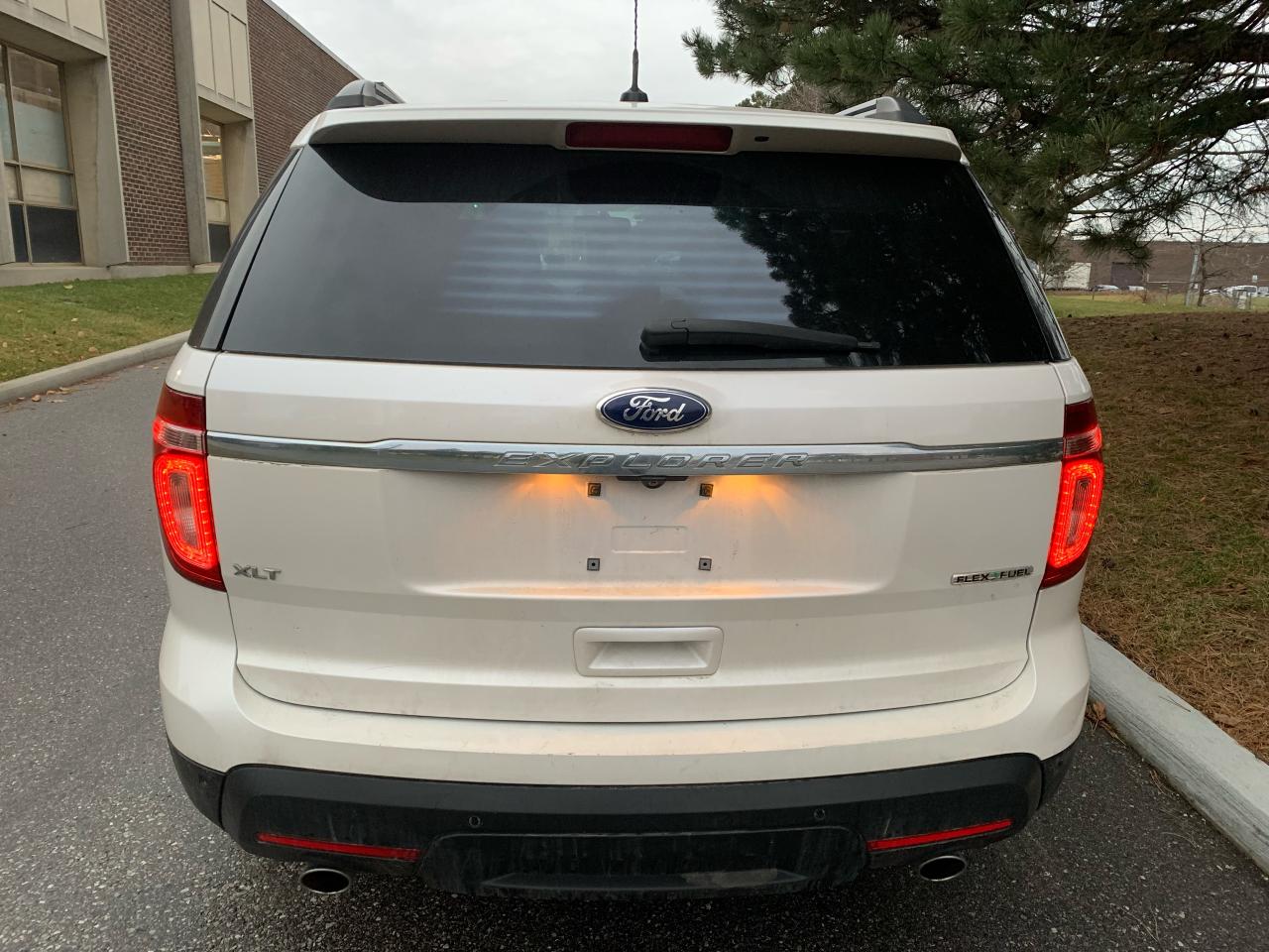 2013 Ford Explorer XLT-FRONT WHEEL DRIVE-1 LOCAL OWNER! GPS/LEATHER - Photo #12