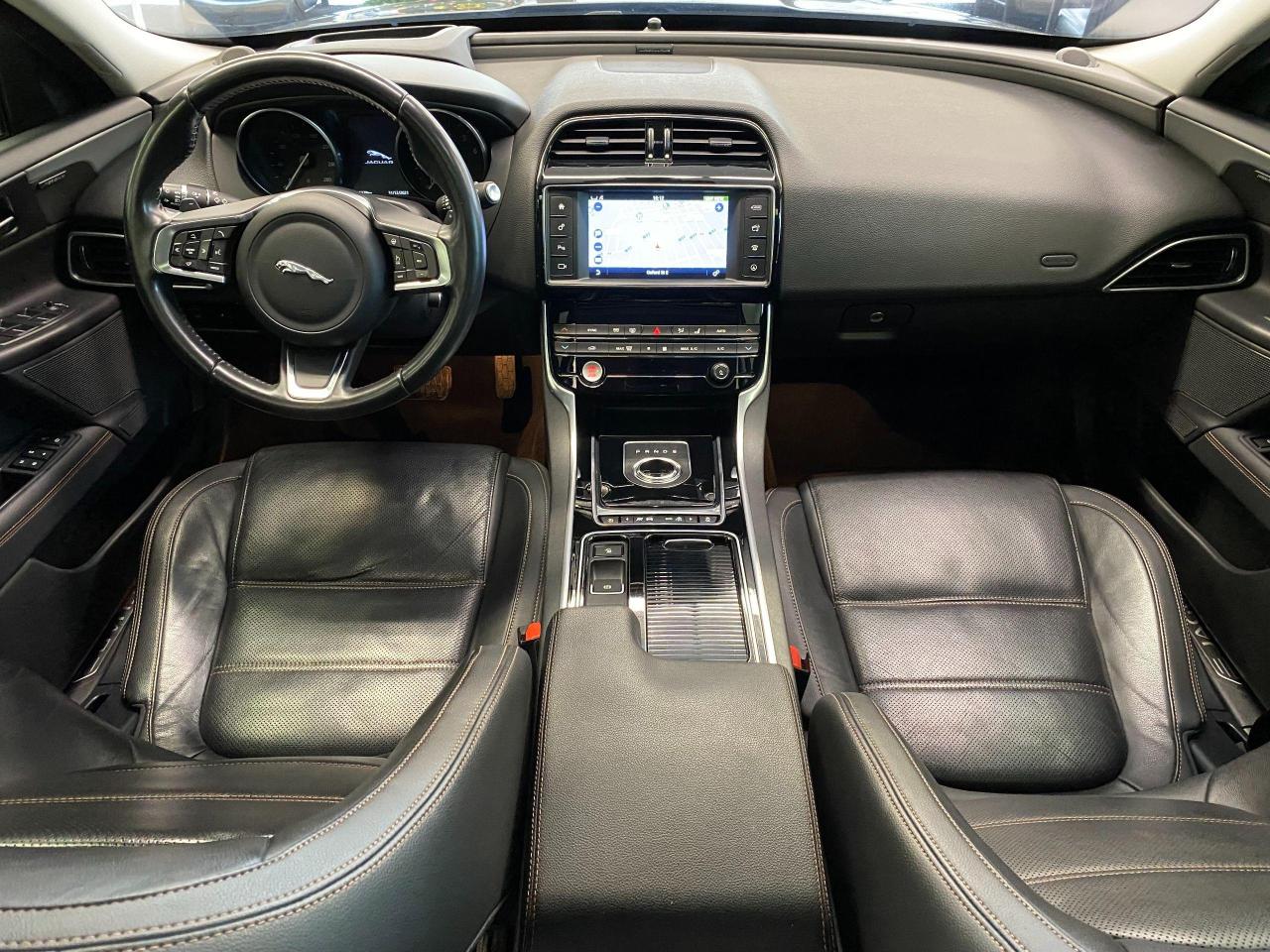 2018 Jaguar XE Prestige AWD+Cooled Seats+Blind Spot+CLEAN CARFAX - Photo #8