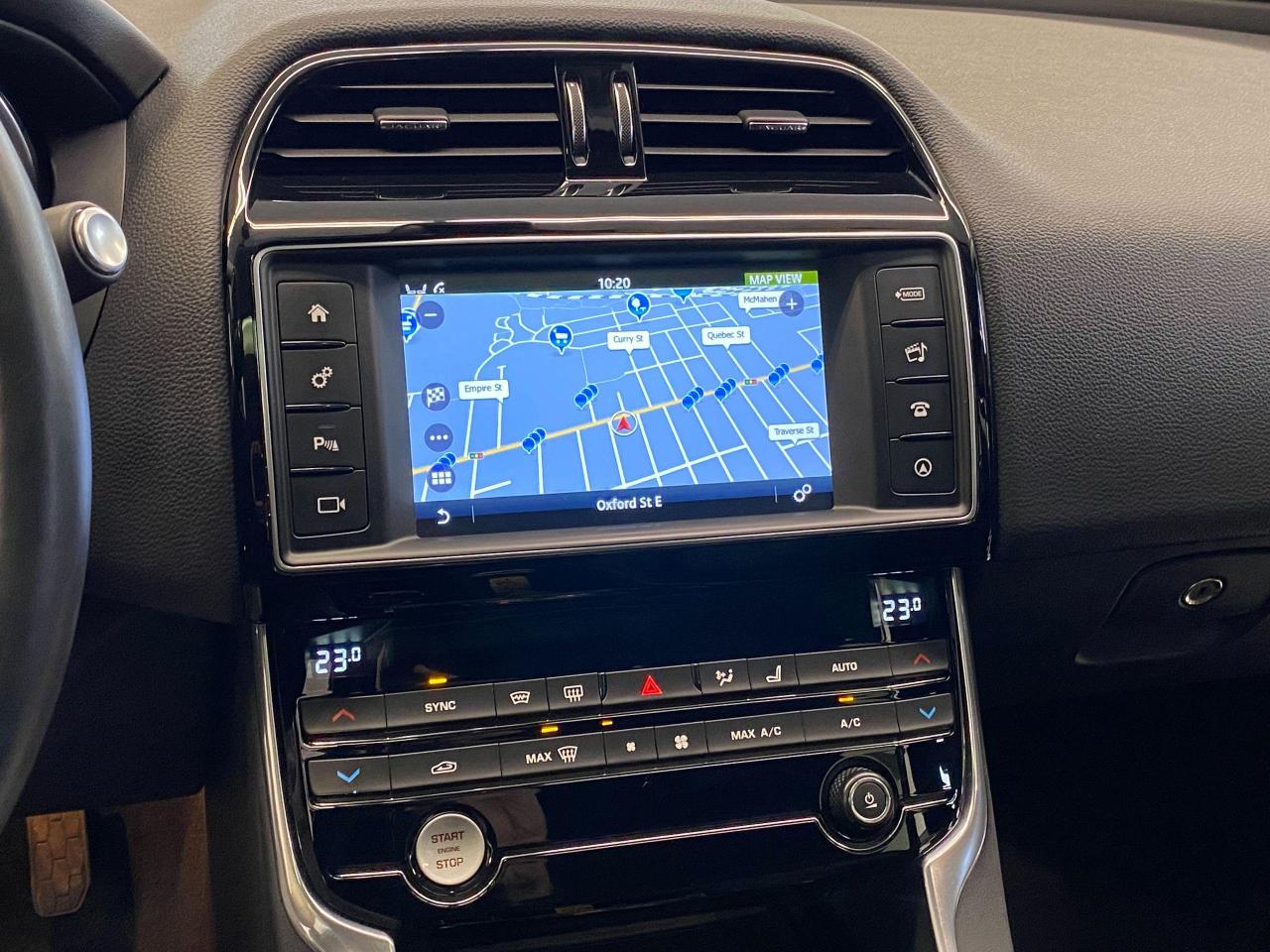 2018 Jaguar XE Prestige AWD+Cooled Seats+Blind Spot+CLEAN CARFAX - Photo #10