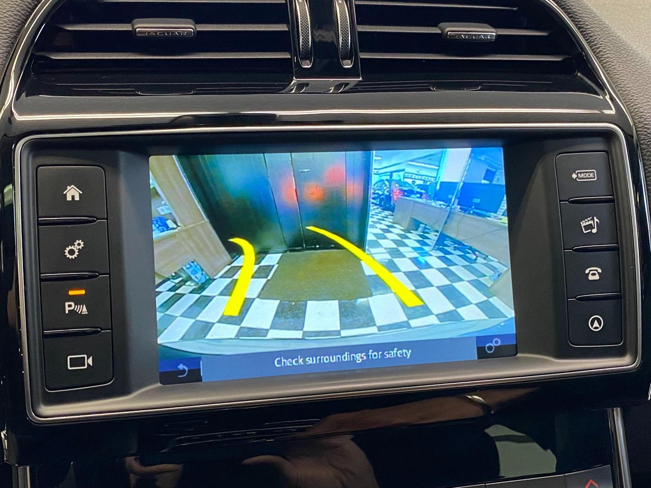 2018 Jaguar XE Prestige AWD+Cooled Seats+Blind Spot+CLEAN CARFAX - Photo #11