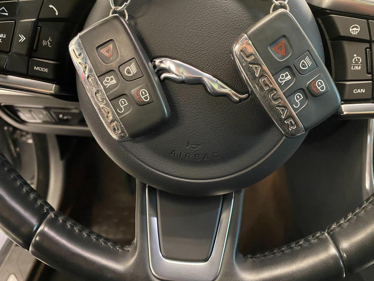 2018 Jaguar XE Prestige AWD+Cooled Seats+Blind Spot+CLEAN CARFAX - Photo #16