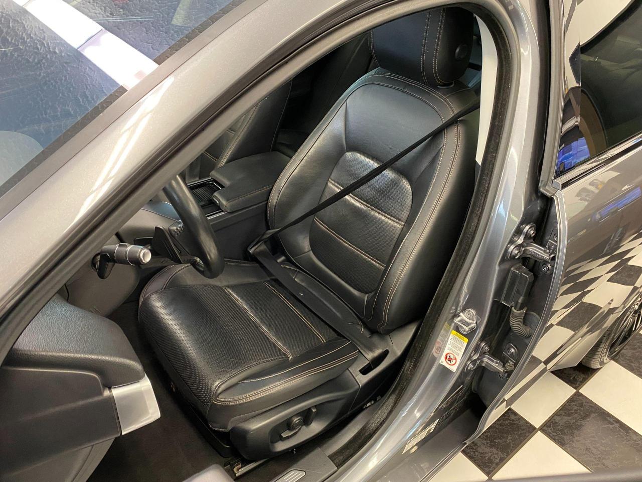 2018 Jaguar XE Prestige AWD+Cooled Seats+Blind Spot+CLEAN CARFAX - Photo #20