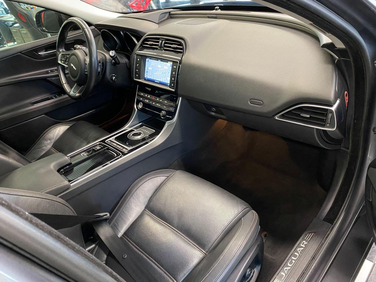 2018 Jaguar XE Prestige AWD+Cooled Seats+Blind Spot+CLEAN CARFAX - Photo #21